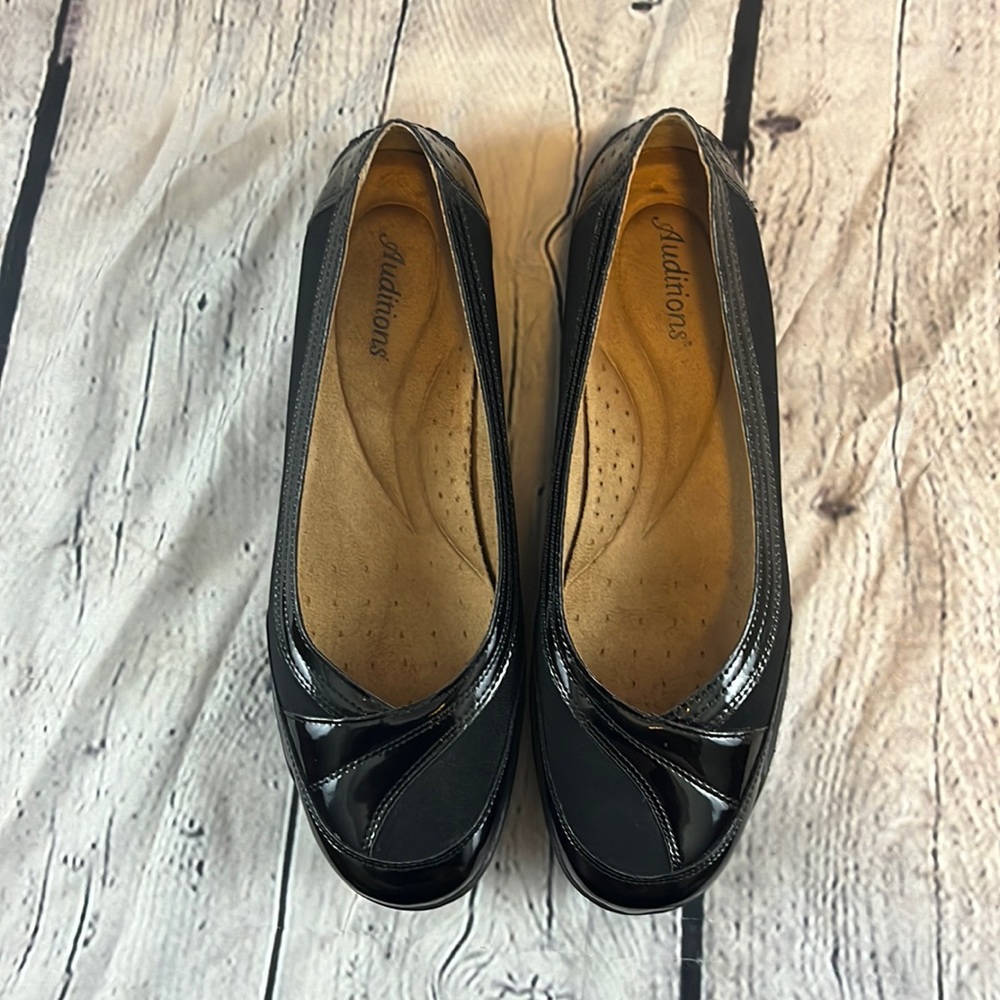 NEW!! Never worn Auditions Women’s Black 11 W fabric & patent leather slide ons
